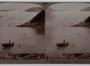 Mann i robåt ved en isbre i Hardanger (1906)
