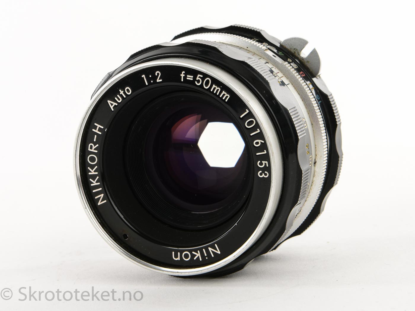 Nikon Nikkor-H Auto 50mm f2 (Non-Ai) – Serienr.: 1016153 (1971