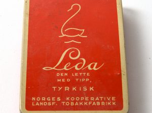 LEDA – Den Lette med Tipp, TYRKISK – Norges Kooperative Landsforenings Tobakkfabrikk
