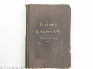 Salgsbok med fotografier fra K. Knudsen & Co, Bergen