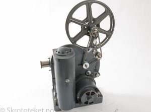 Paillard-Bolex Model C – 16mm filmfremviser (1930) med original koffert