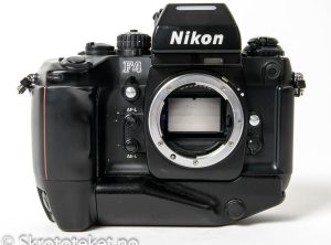 Nikon F4S med MB-21 og MF-22 Data back (1996)