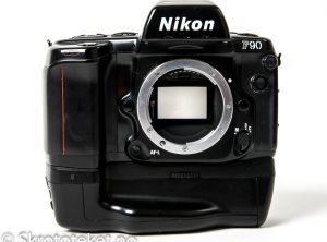 Nikon F90 med MB-10 (1992-2001)