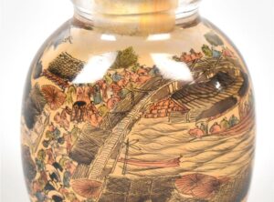 Kinesisk snusflaske med håndmalte landskapsdekorer