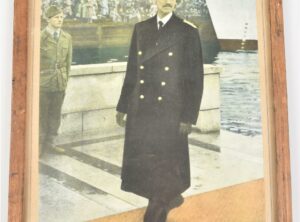 KONG HAAKON VII går i land på Honnørbrygga (1945)