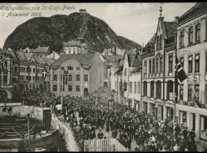 AALESUND – St. Olafsgutterne paa St. Olafs Plads 1906