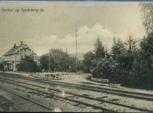 Parken og Spydeberg stasjon